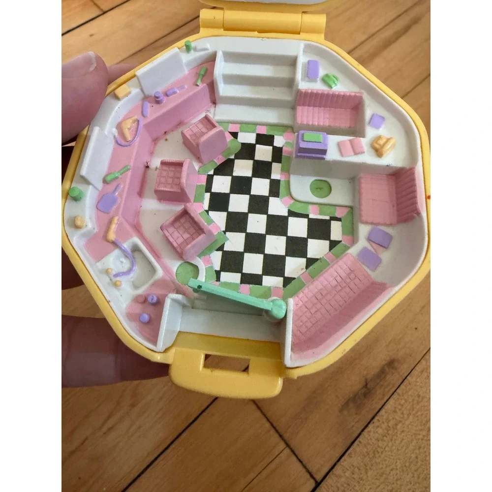 Vintage 1990 Bluebird Polly Pocket Hair Salon Yellow Octagon Compact Playset